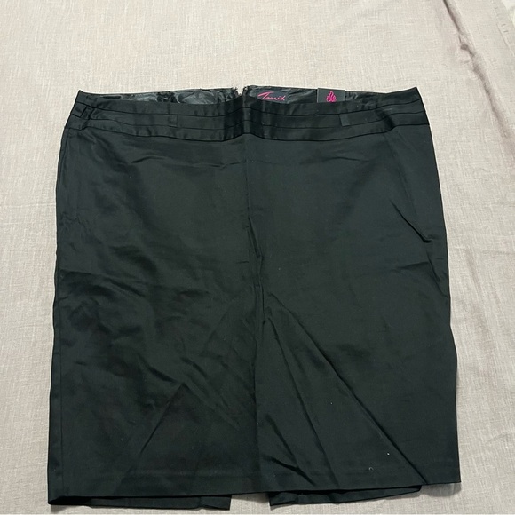 NWT Torrid Black Pencil Skirt Plus Size 24 Business Casual Holiday Party Stretch - Picture 2 of 6